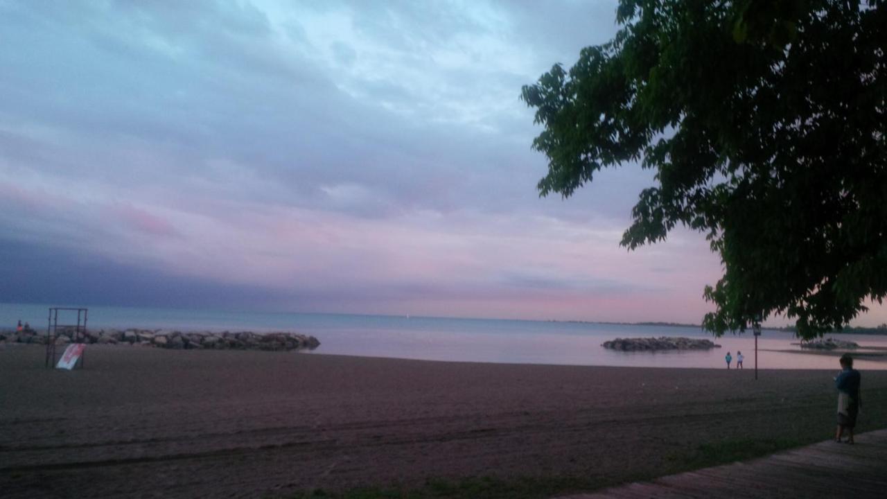 Apartament An Independent Beach Retreat Steps From The Lake And Right In The City Toronto Zewnętrze zdjęcie
